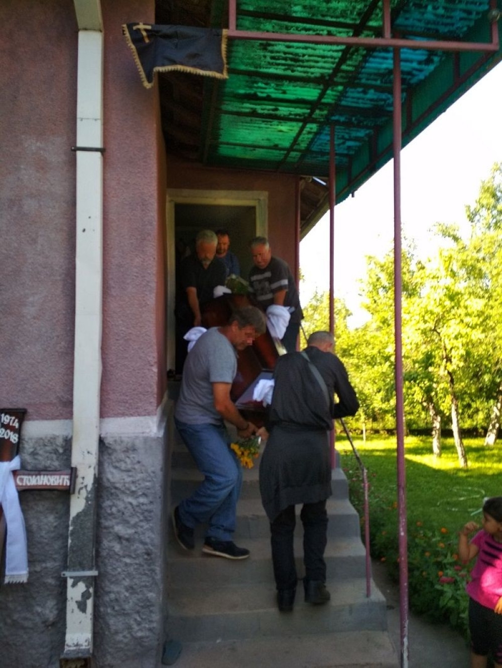 "Molili smo ljude iz Socijalnog da nam pomognu, rekli su da NIJE TREBALO DA RAĐAMO DECU"