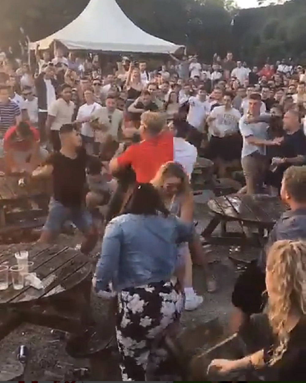 Englezi teško podneli poraz od Hrvata, makljali se međusobno do iznemoglosti (VIDEO)