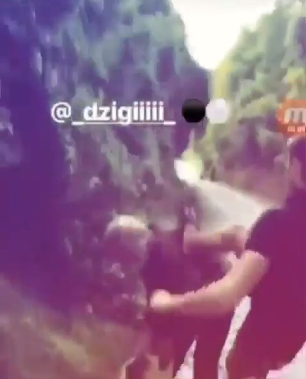 Uhapšeni MALOLETNICI koji su maltretirali starca u Inđiji (UZNEMIRUJUĆ VIDEO)