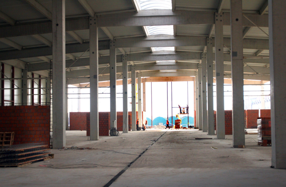 Srušilo se skladište, jedna osoba poginula