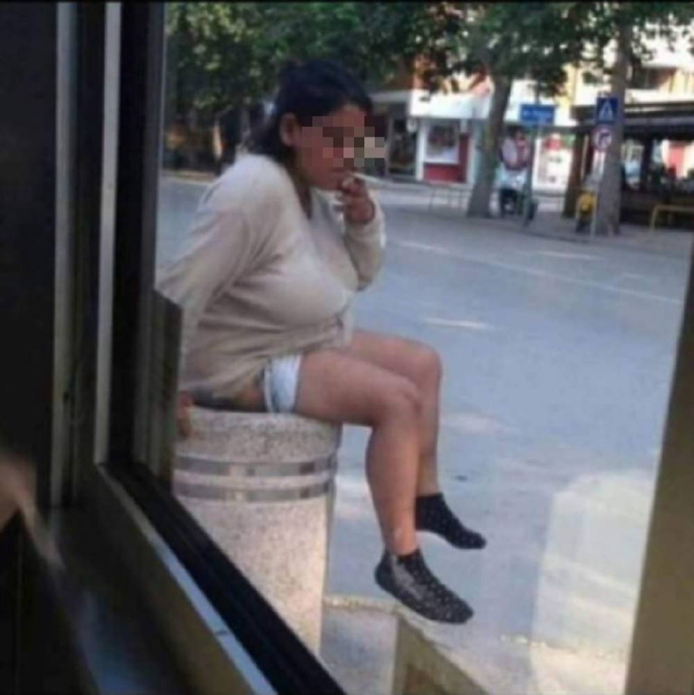 Skinula GAĆE, ZAPALILA CIGARU i vršila NUŽDU NA KANTI u CENTRU BEOGRADA! (FOTO)