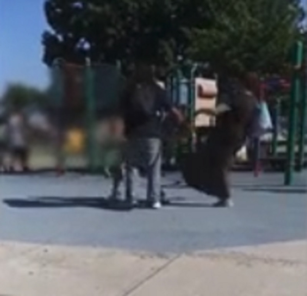 Žena terala ćerku da ga bije, a onda ŠUTIRALA dečaka i pretila da će da "UČINI NEPLODNIM", ali to nije sve...