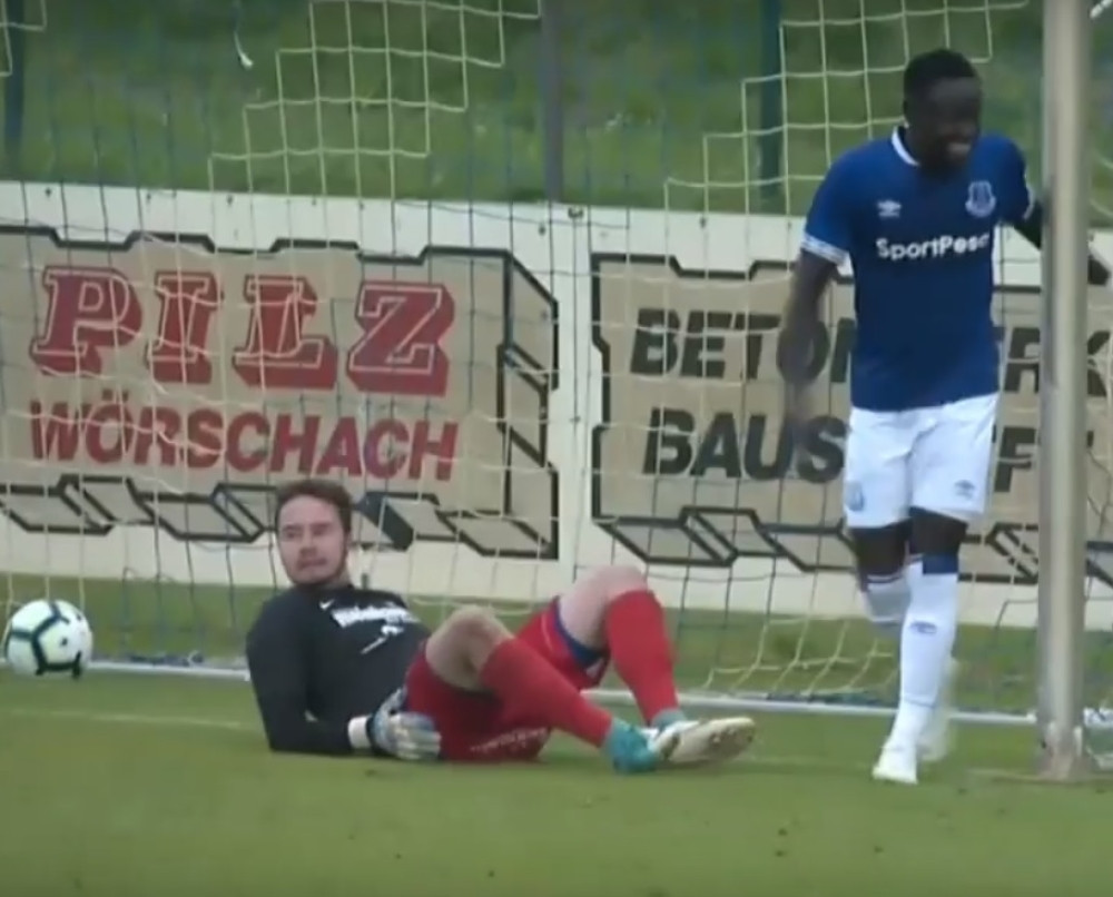 Everton pobedio sa 22:0, PROPLAKAĆETE od smeha zbog reakcija golmana! (VIDEO)
