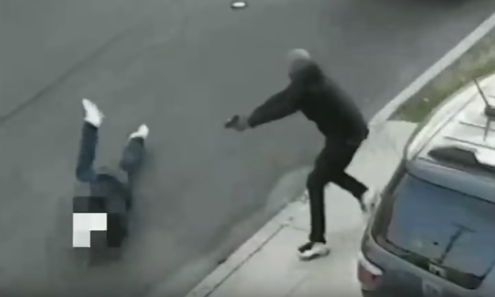 Atentator prišao MAFIJAŠU i iz blizine ispalio u njega KIŠU METAKA, a onda se desilo ČUDO! (VIDEO)