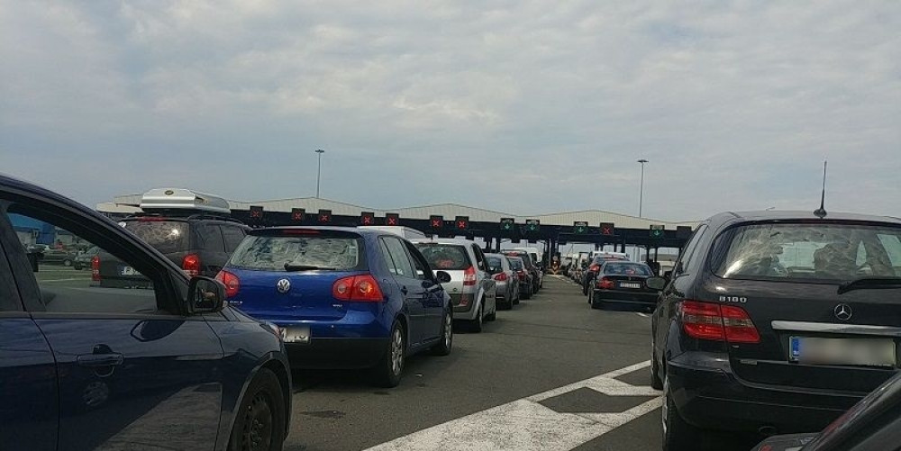 Na graničnim prelazima u Srbiji čeka se po NEKOLIKO SATI,  a OVDE je NAJGORE! (FOTO)