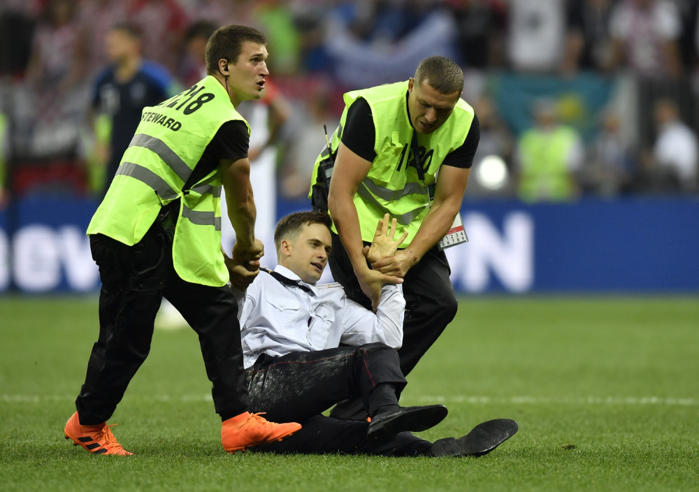 Otrovali Rusa koji je upao na teren i prekinuo finale Mondijala!