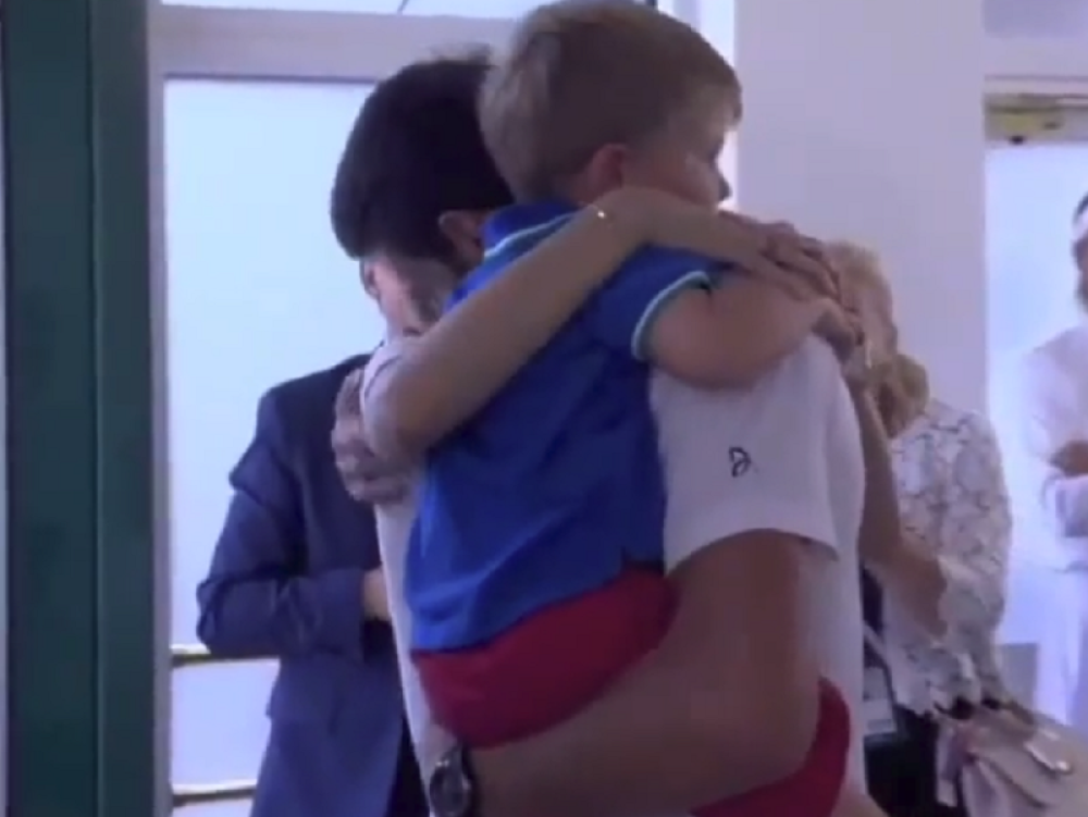 Noletu je nakon meča prišao SIN STEFAN, a način na koji je GLEDAO I GRLIO TATU je najlepši PRIZOR ovog dana!