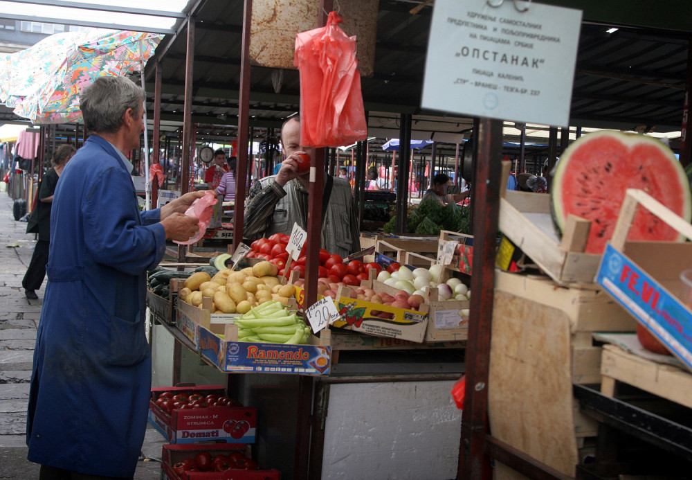 Taman pred praznike cene skočile do plafona! Na pijacama poskupele omiljene namirnice