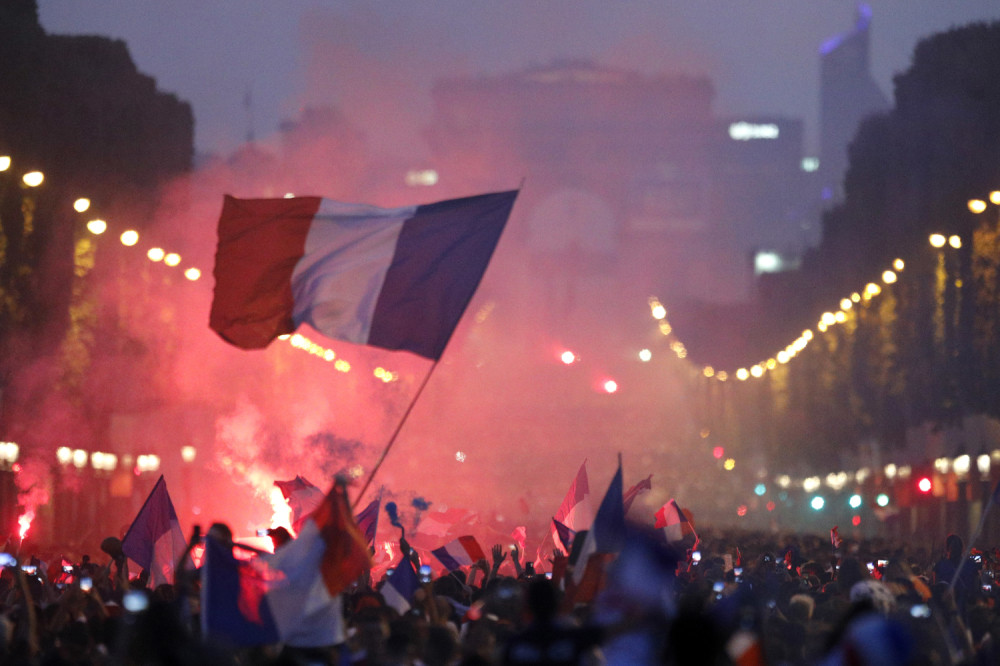 Navijači oduševljeni slavili titulu prvaka sveta, usledila TRAGEDIJA!