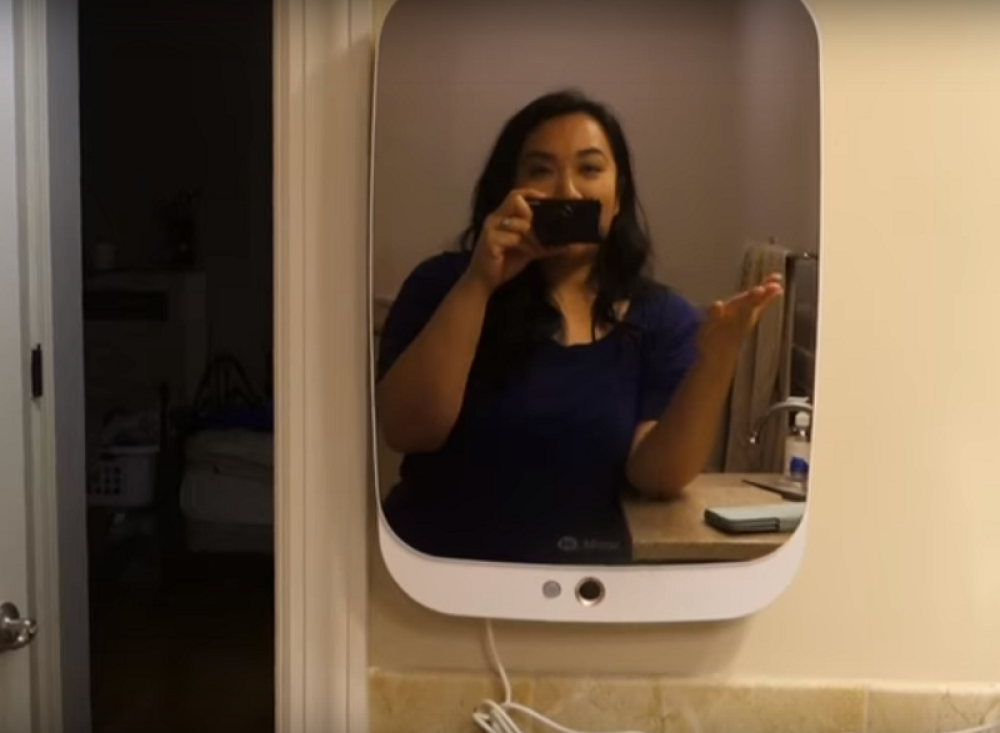 Ko sme da se ogleda u ovom ogledalu, a da posle toga bude normalan?!