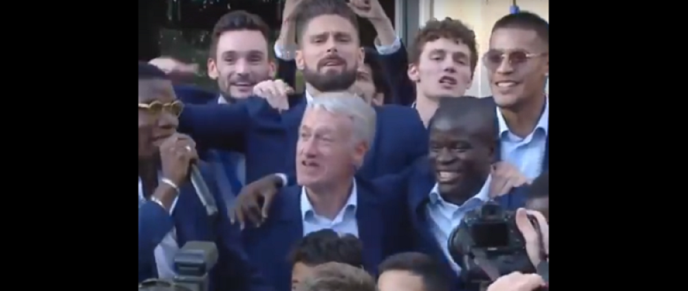 Pogba se dohvatio mikrofona i zapevao, a Kante se baš postideo zbog toga (VIDEO)