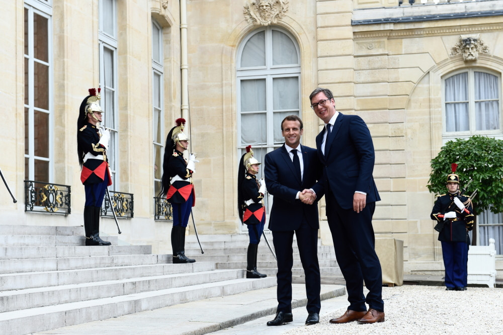 Makron poslao pismo Vučiću: Čestitao Sretenje, pa dao obećanje