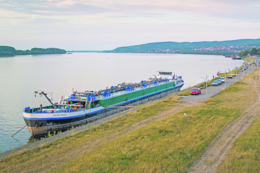 Bomba iz Drugog svetskog rata pronađena pored jezera, momak koji je trčao naleteo na nju