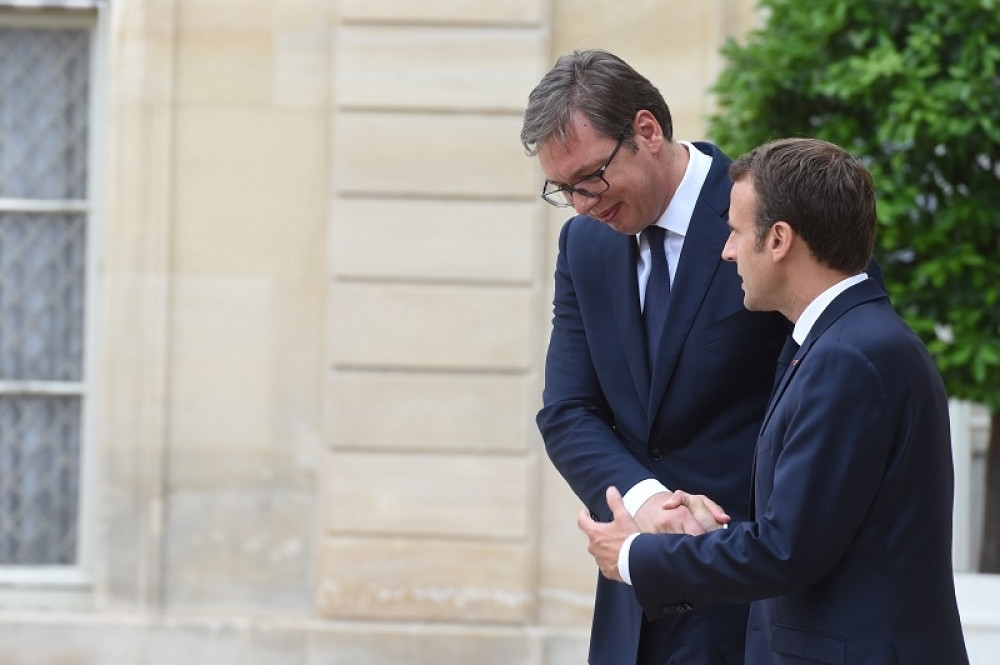 Vučić spremio tri unikatna poklona za Makrona! Sa jednim je na specifičan način iskovano prijateljstvo dva naroda!