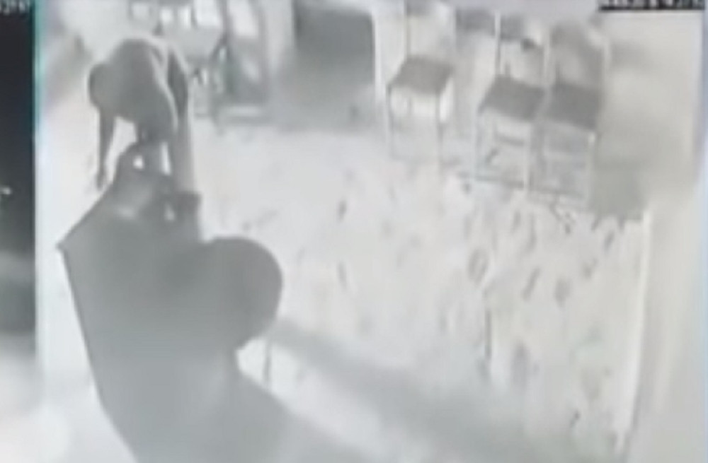 Ušao u manastir Svete trojice i poljubio ikonu, a onda je usledio ŠOK!