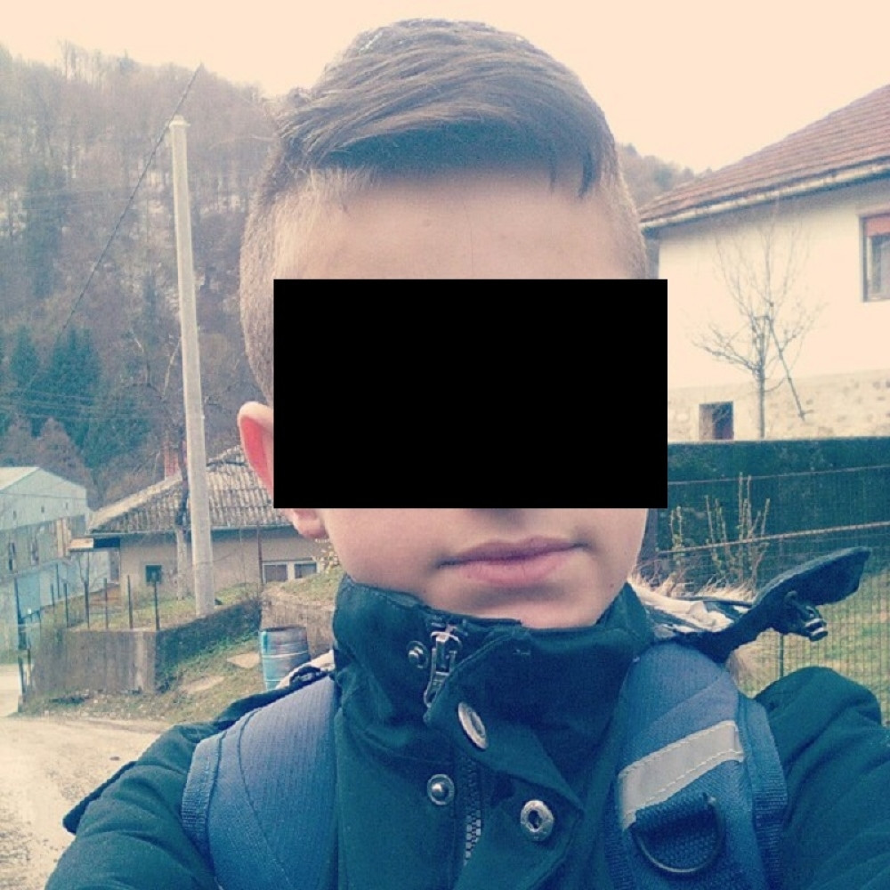 Ovo je mališan koji se UDAVIO u bazenu u Jagodini, JEDAN POTEZ JE BIO KOBAN