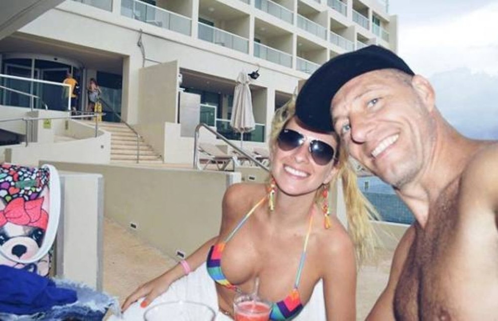 Dok joj je MUŽ sudio FINALE Svetskog prvenstva, ona se SLIKALA GOLA! (FOTO)