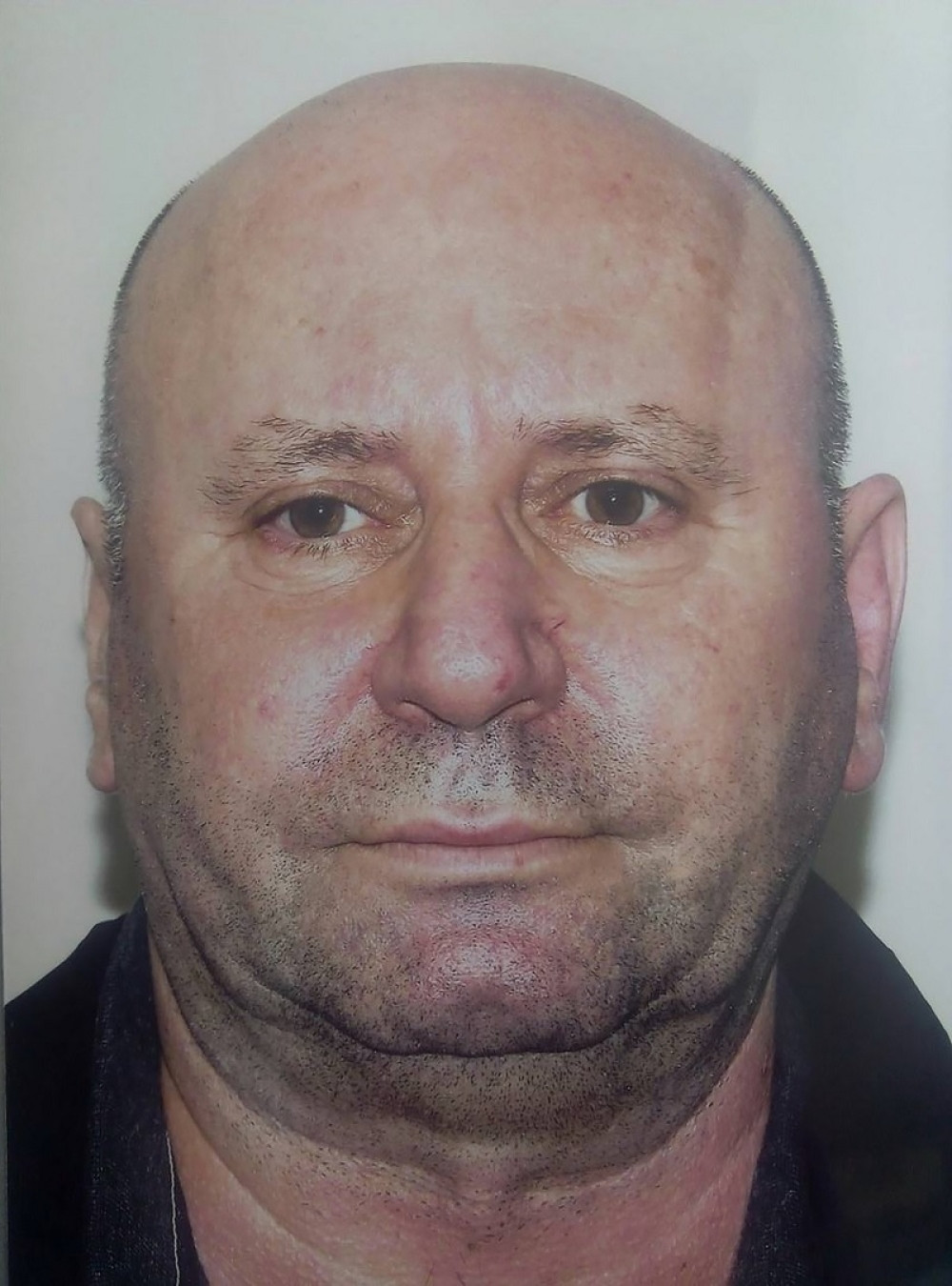 Ovaj čovek je TEŽAK PREVARANT, ako ste bili njegova žrtva, odmah pozovite policiju!