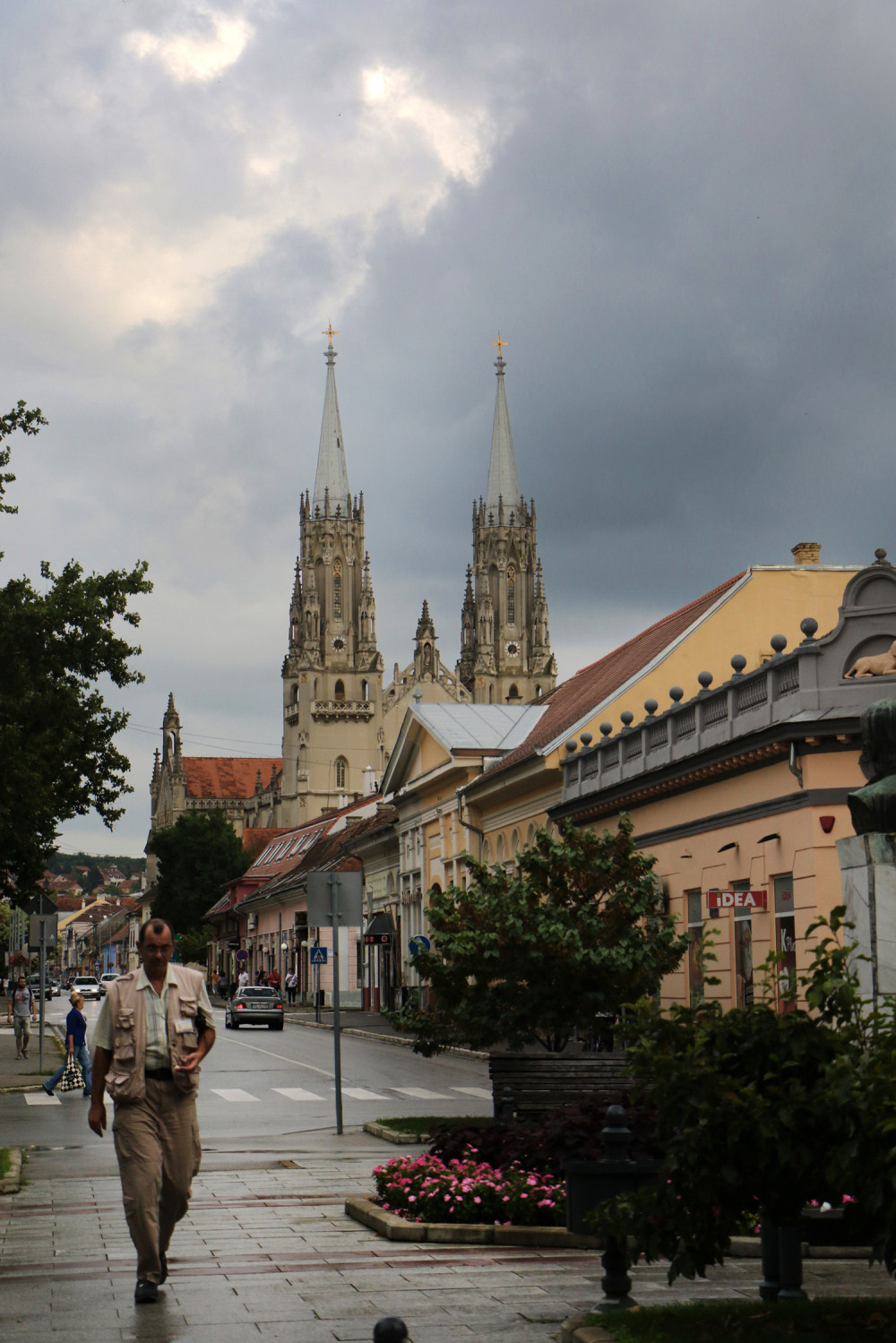 Vratio se ubica! Pronađeno preko 70 leševa, strahuje se da će biti još mrtvih! (FOTO)