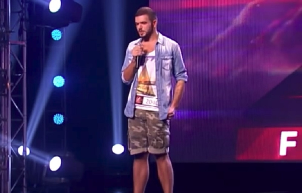 Takmičio se u "X faktoru", Emina Jahović ga je OBOŽAVALA, a sada su u javnost isplivale njegove EROTSKE FOTKE!