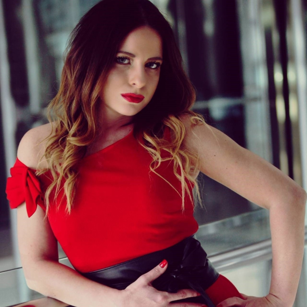 Atanasije i Šešelj u rijalitiju, a u svemu im pomaže voditeljka emisije „DNK“