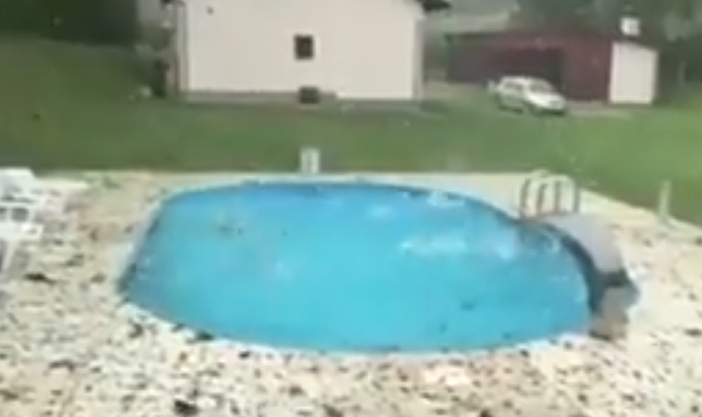 ŽESTOKO NEVREME pogodilo Prijedor i Banjaluku, padao GRAD VELIK KAO JABUKE! (FOTO + VIDEO)