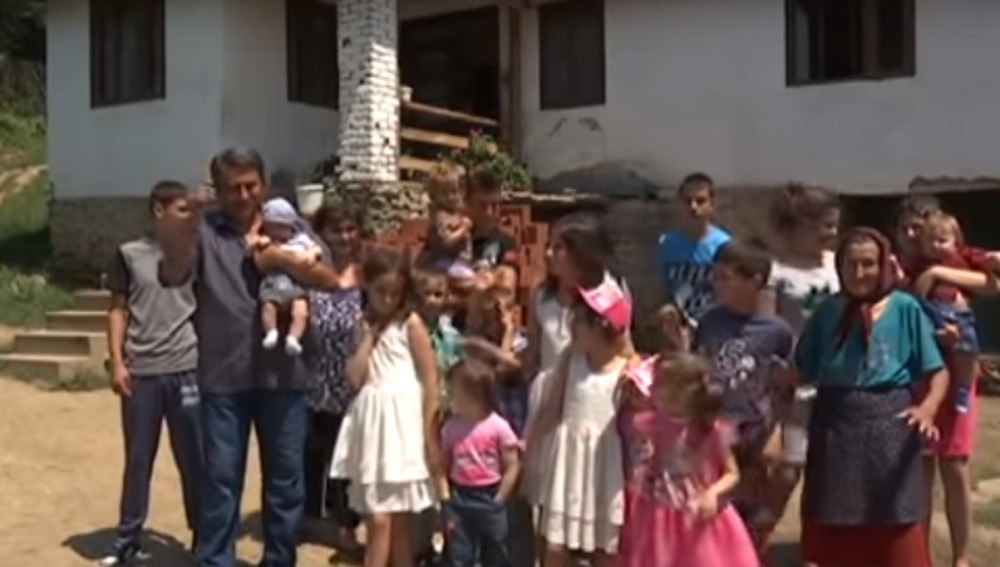 Pavlovići imaju JEDANAESTORO DECE, a zbog ovog ćete im se DIVITI!