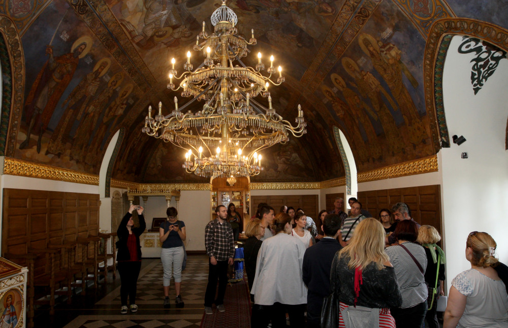 Crnogorci zabranili bogosluženje vernicima i sveštenstvu SPC!