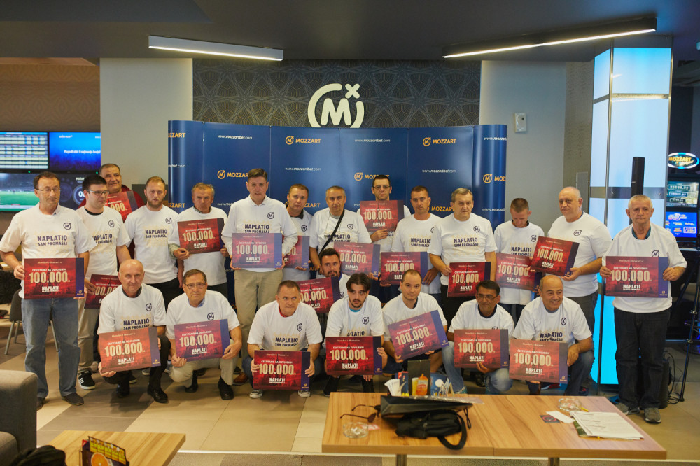 Nagrade za pogođenu najveću kvotu uz jedan promašen par srećnim dobitnicima svečano su uručene na Mozzartovom novobeogradskom uplatnom mestu Kozara