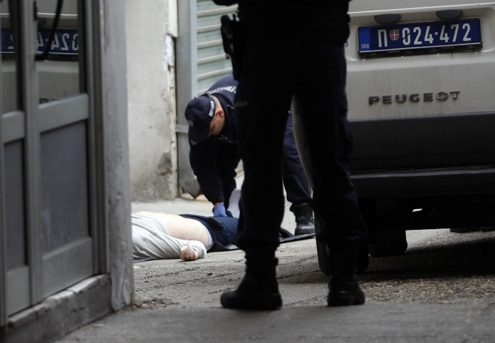 Muškarac uzeo pištolj, pa pucao sebi u glavu!