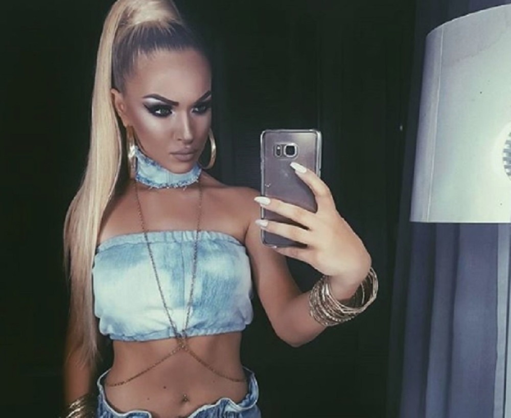 TEODORA DŽEHVEROVIĆ SNIMLJENA SA URINOM NA PANTALONAMA: Niko nije sanjao da će joj se desiti ovo! (FOTO)