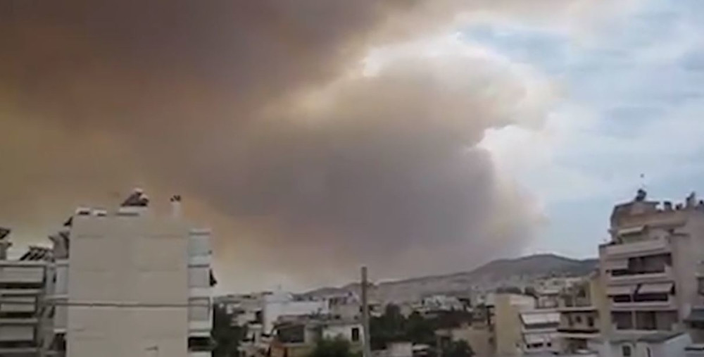 VANREDNO STANJE U GRČKOJ Vatra guta sve pred sobom, turisti zarobljeni na plaži, IMA MRTVIH, traži se hitna pomoć Evrope!