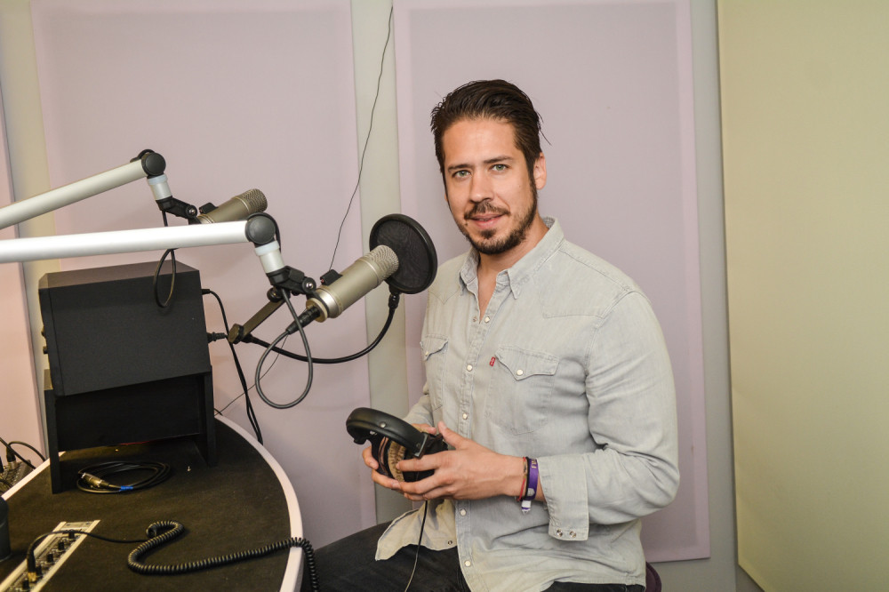 VRAĆA SE U NARODNJAKE: Nikola Rokvić snima novu pesmu, jedan detalj će vas oduševiti!