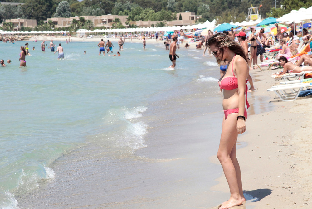 Beograđanka otišla na more posle 10 godina braka, ali kada je naišao ON zaboravila je na muža i decu