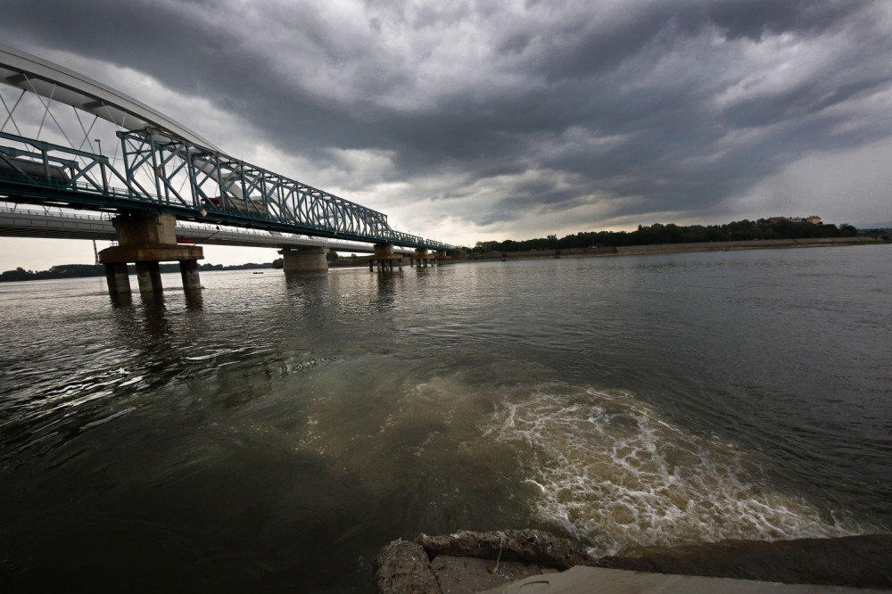 Brod udario u most zbog ove JEZIVE promene u reci, Srbin upao u ledenu vodu i umro u najgorim MUKAMA!