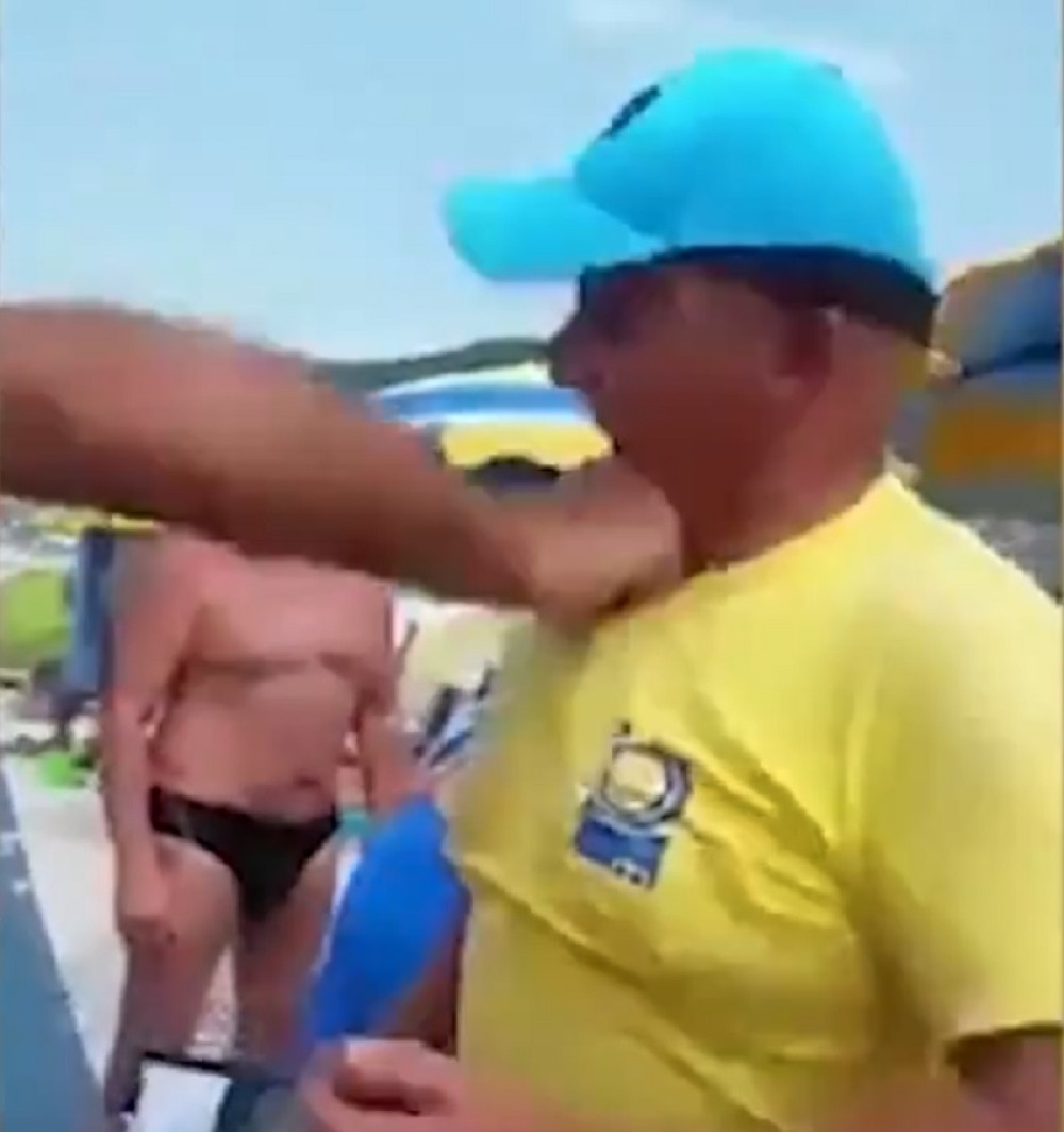 Gazda plaže u Hrvatskoj izvređao turistu, ovaj ga PATOSIRAO jednim iznenadnim udarcem! (VIDEO)