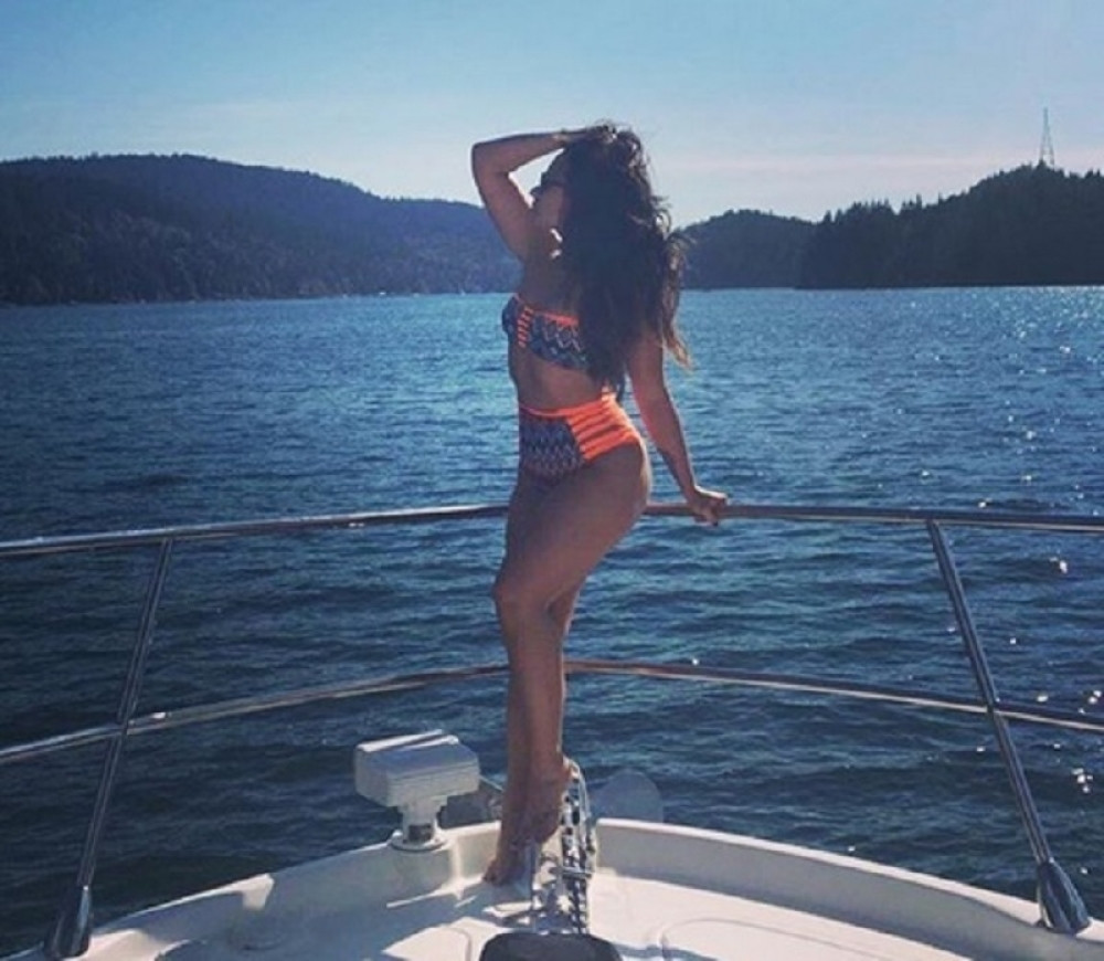 POZNATA PEVAČICA SE PREDOZIRALA HEROINOM: Hitno prebačena u bolnicu, fanovi se mole da preživi!