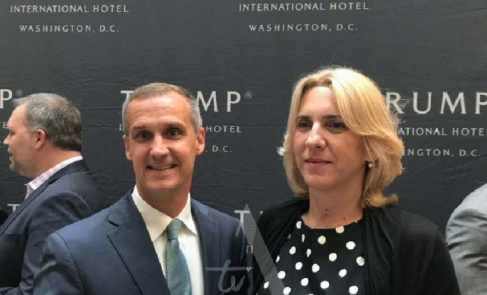 Željka Cvijanović u društvu TRAMPOVIH SARADNIKA