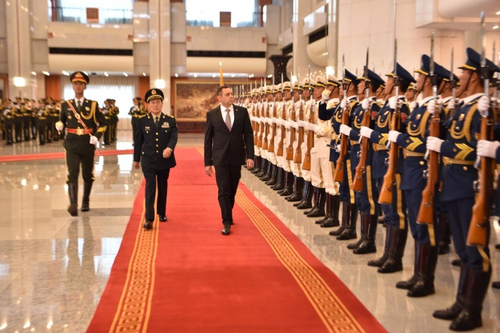 Kinezi oduševljeni našom vojskom, crveni tepih za Vulina