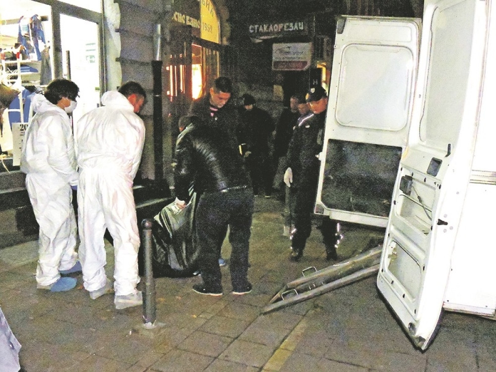 Ivan brutalno izbo svoju devojku nožem, pa se sam predao policiji i počeo da priča!