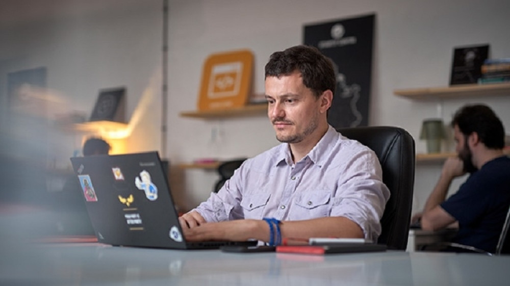 Slavko je rođen u Sarajevu, odrastao je u Kikindi, a vi svaki dan koristite DELO njegovih ruku i nećete verovati šta je u pitanju (FOTO)