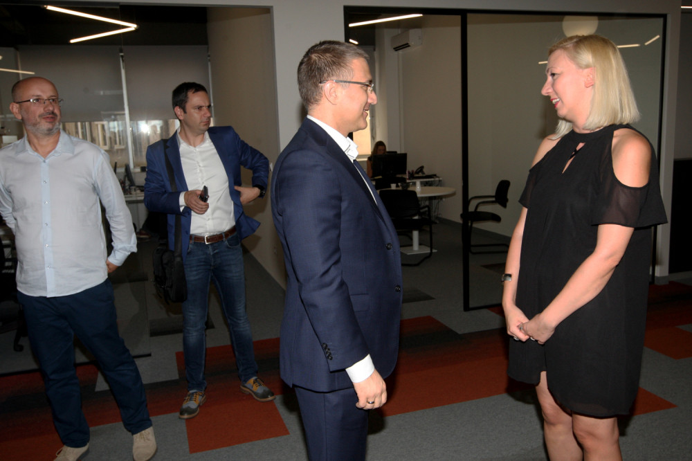 Nebojša Stefanović posetio "Alo!" (FOTO+VIDEO)