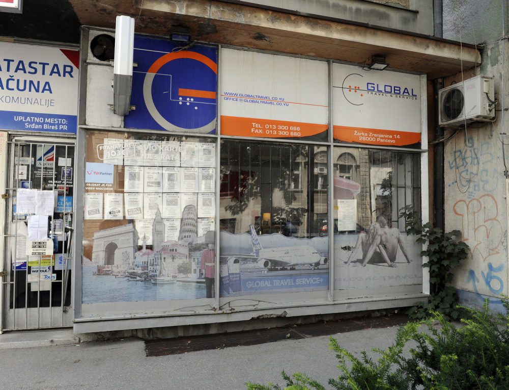 Uplatili more, otputovali čak do Grčke, da bi tamo shvatili da će SPAVATI NA ULICI!