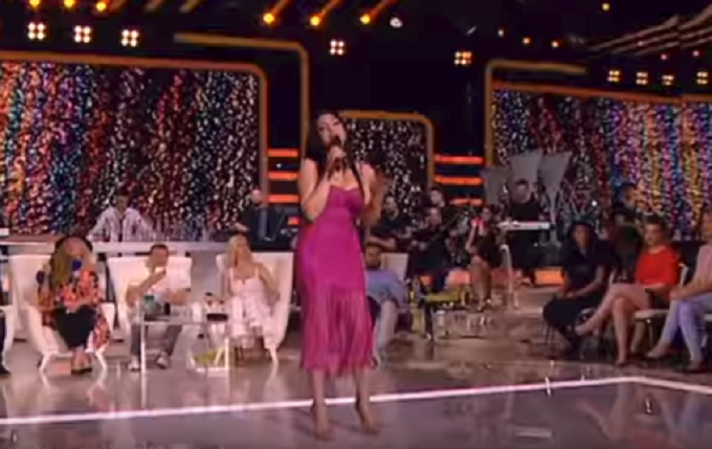 Usred emisije uživo bez pardona pevačica pokazala guzu: Gledaoci u šoku! (FOTO)