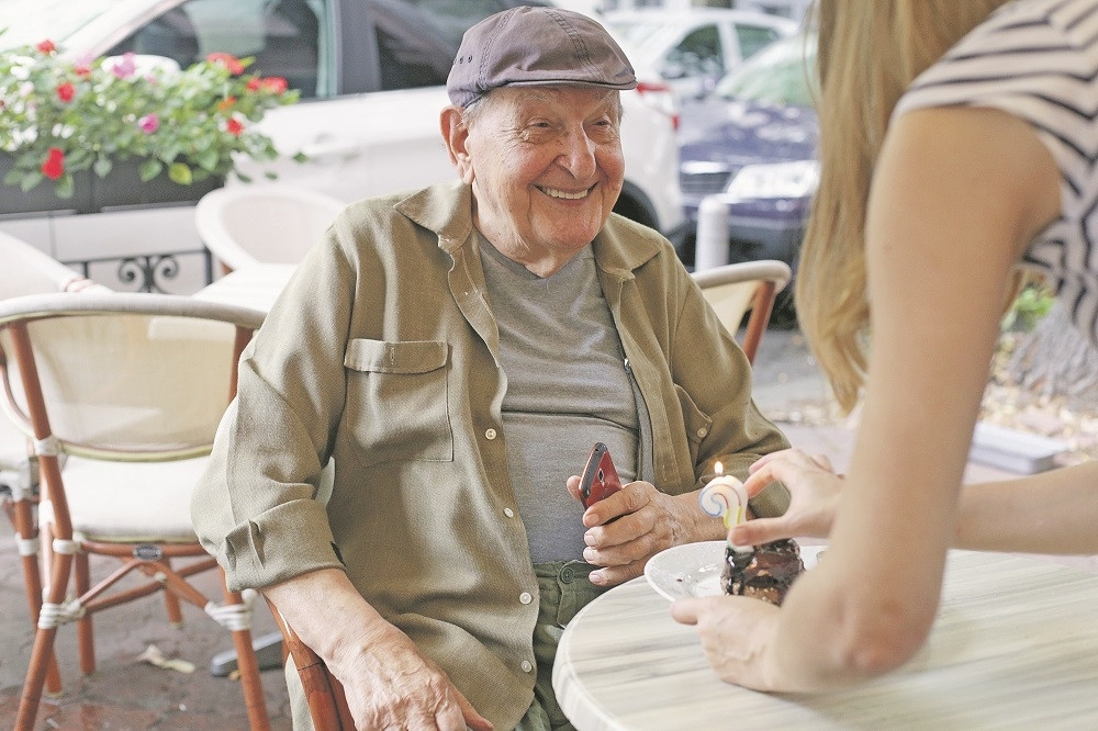 Otkriveno zbog čega je bio uhapšen Vlasta Velisavljević (94)!