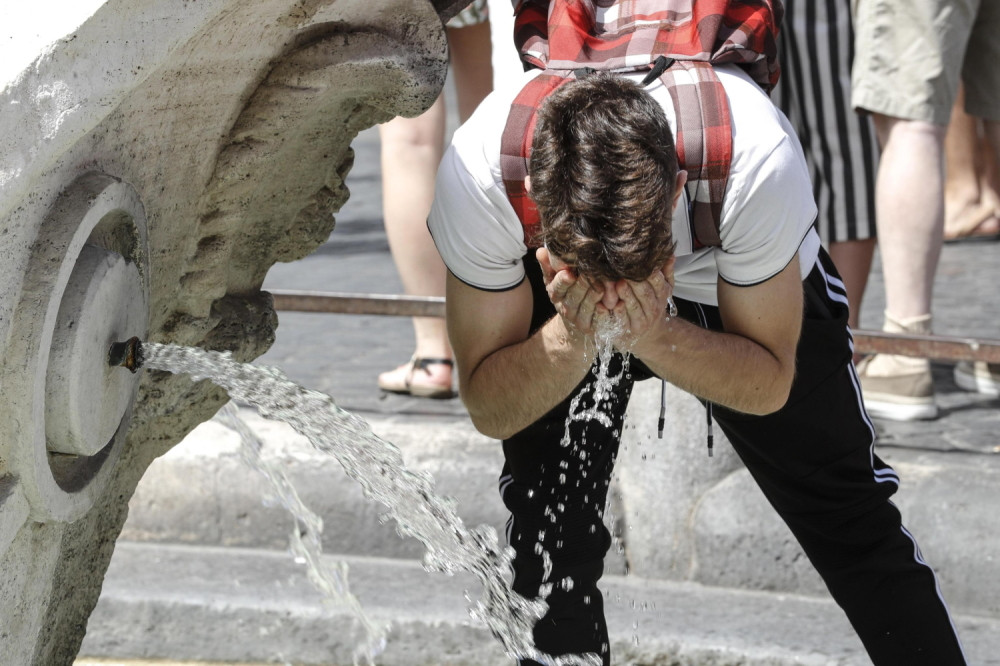 Tropski talas iz Afrike donosi nam temperaturu preko 40 stepeni, oblaka neće biti ni na vidiku, a vrelina može izazvati požare!