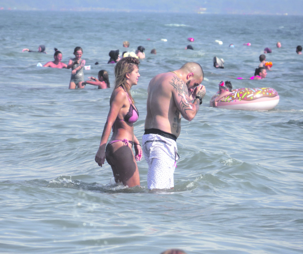 VEST KOJA JE ODJEKNULA KAO BOMBA: Kija priznala da je u vezi sa poznatim pevačem!