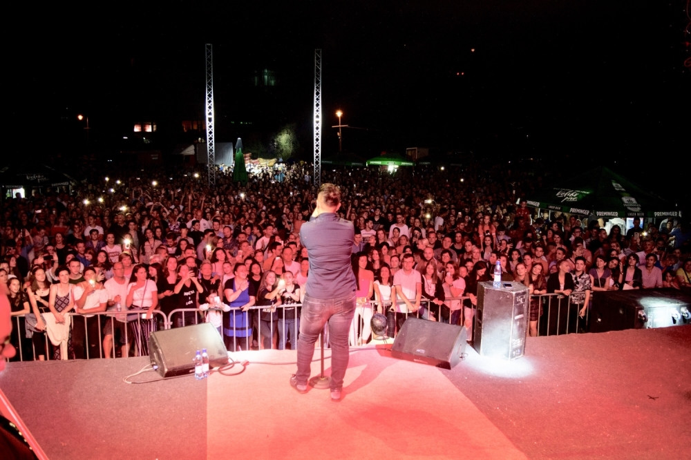 Marije Šerifović u Bihaću održala spektakularan koncert! Publika joj priredila neverovatne momente!