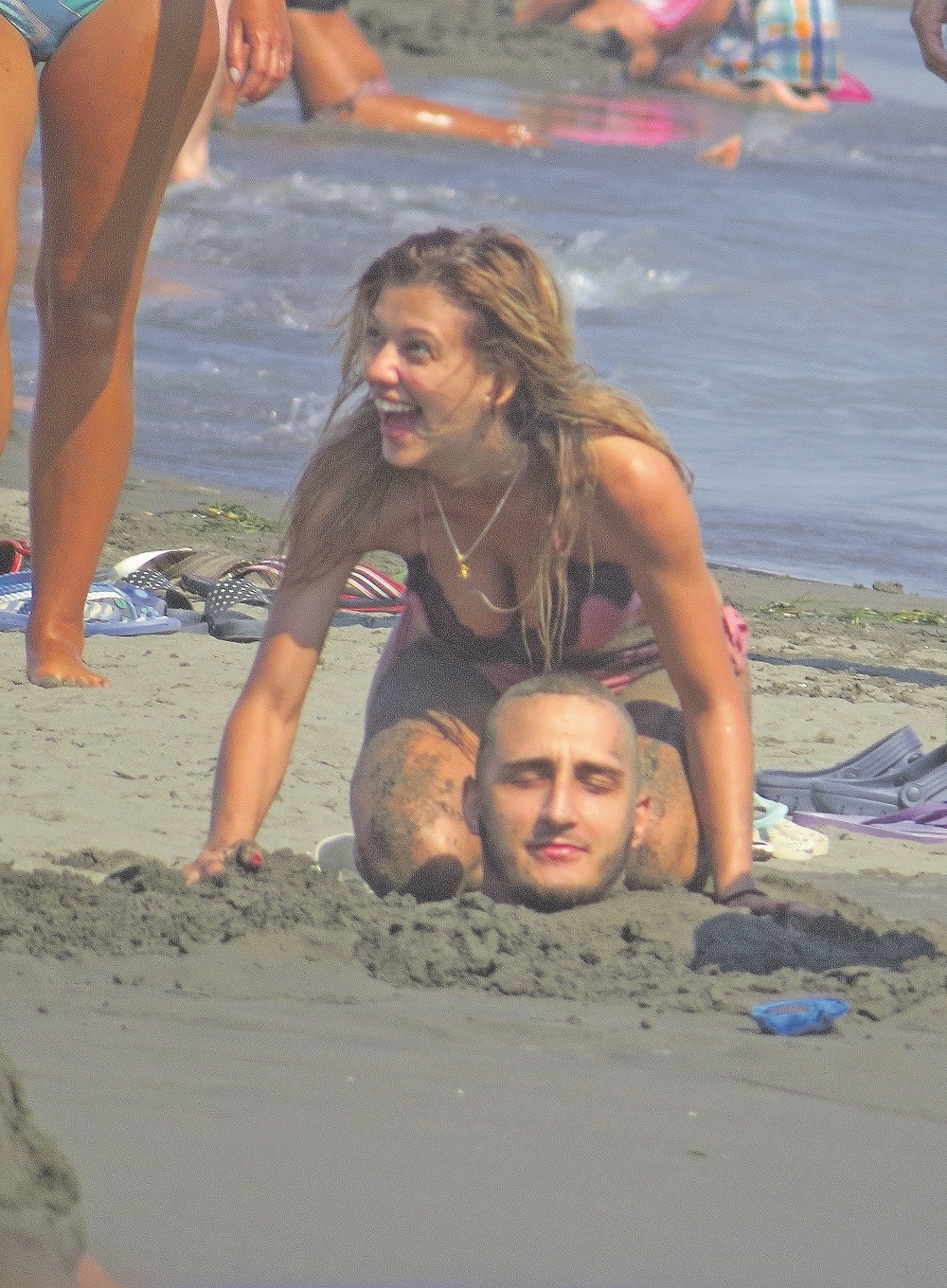 MAJKA VUKA MOBA HOĆE DA IZBACI KIJU IZ KUĆE! Ne može očima da je vidi: Rasturila mu je vezu, uništila veridbu!