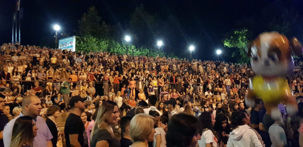 Ovo je novi grad u Srbiji, a pogledajte kako su građani to i proslavili i ko je sedeo u PRVOM REDU!